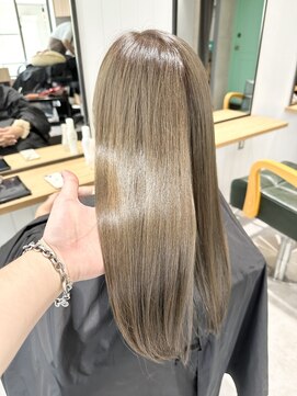 アーツ 茅ヶ崎(arts) ミディアムヘア/斜めバング/グレージュカラー/デザインカラー