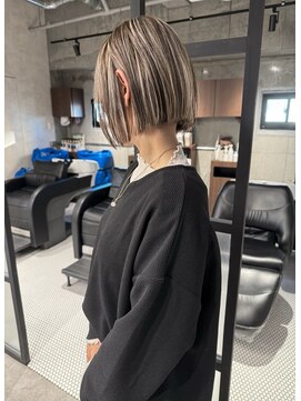 アコ(Aco) ★ショートスクエアボブに映えるハイライト★