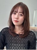 顔周りレイヤーカットくびれヘアミルクティーベージュカラー
