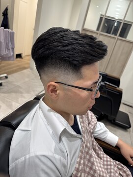 タカギ(TAKAGI) 【直毛必須】73分サイドパートニュアンスパーマスキンフェード