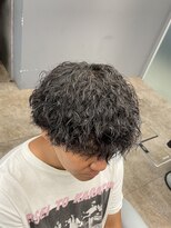 ノイセル 西本町(Noisyle)&nbsp;ブルーブラックフェザーパーマ刈り上げセンターパートy