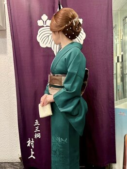 五三桐 村上の写真/【袴レンタル】トレンドのお洒落な着こなしで街を散策♪草履や帯だけなど単品のレンタルにもご対応◎