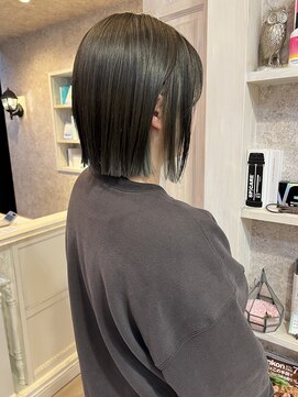 キャアリー(Caary) 福山Caaryナチュラルオフィス透明感グレージュ切りっぱなしボブ