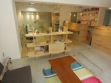 ヘアーサロン ウェイズ(hair salon Ways)の雰囲気（白×ウッドの店内にカラフルな小物が可愛いインテリアです☆）