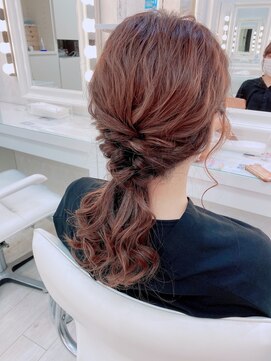 ヘアメイクアンドフォトスタジオ ベストシーン 有楽町 東京交通会館 ローポニーテール／編み下ろし