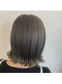 切りっぱなし肩上ボブ×アッシュグレー