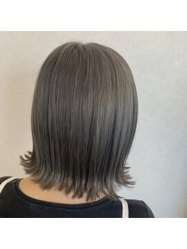 イブヘアー(eve. Hair) 切りっぱなし肩上ボブ×アッシュグレー