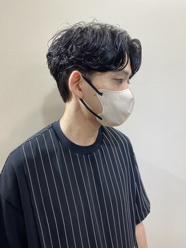 レーヴス(REVES) ニュアンスパーマ　ツーブロ刈り上げセンターパート