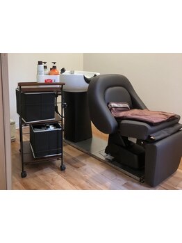 当店自慢のヘッドスパで極上なサロンタイム♪日常を忘れて優雅なひとときをお過ごし頂ける至福の時間。