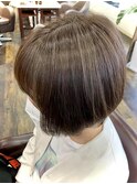 ハンサムショート風ボブ&白髪ぼかしハイライト