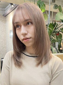 サンク 原宿 表参道(cinq) レイヤーカットミディアムヘア切りっぱなし長めボブハイトーン