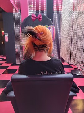 リミックス(REMIX by Love hair KING OF PRINCESS HAIR&EXTENTION) 原色派手髪　フォックスカラー　原色オレンジ　ブラック　虎柄