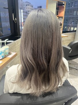 リーオオサカ(Lee Osaka) グレージュカラー×東芽生