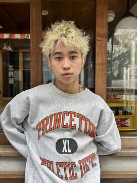 ヒュージ 表参道(huge) スパイキーショート/ブリーチ/ハイトーンカラー/メンズカット