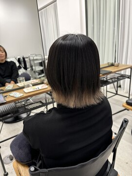 裾カラー/エンドカラー/ホワイトブロンド/外ハネボブ