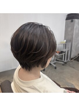 カット ショート 白髪 イルミナカラー レイヤーカット