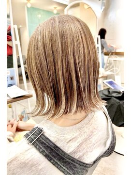 コンティロミー(CONTI ROMMY.) ハイライト☆シアーベージュ☆切りっぱなしボブ/外ハネボブ◎