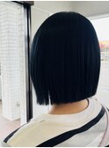 ネイビーブラック×切りっぱなしボブ