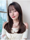20代に人気！顔周りの後れ毛がかわいいシャギーレイヤーロング