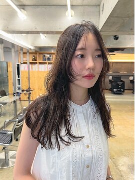 ナヌーク ダイカンヤマ(nanuk daikanyama) 重さと軽さのバランスがちょうどいいロングスタイル