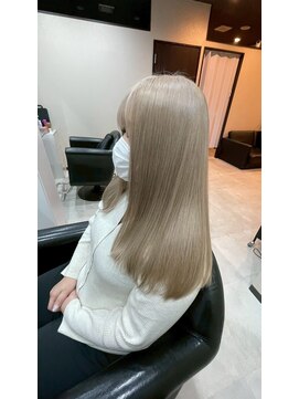 アールイー(Re) ブリーチを使ったハイトーンカラー