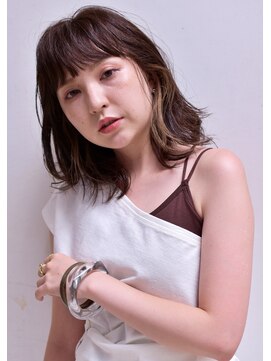 バロンフェム(baLon.fem) リラックス感の束感のあるカールと大人の女性のくみあわせ