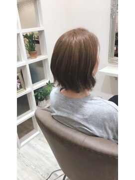 サル ブランシェール(SaLLe BLANCHEUR) ミディアムスタイル