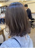 切りっぱなしミディアム×王道アッシュベージュ