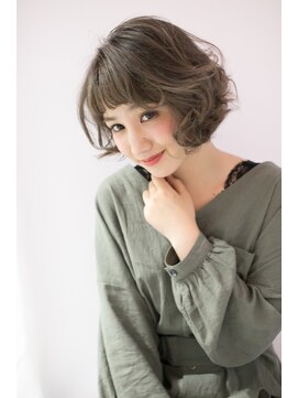 エイチバイシオミエイチ 神戸三宮(H by shiomi H) 【shiomi H】グレージュカーリーボブ