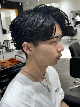 ヒュイル バイ ニアウ(Hwyl by Niau) メンズマッシュパーマニュアンスパーマスパイラルパーマ刈り上げ