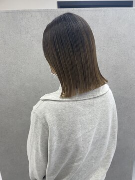 ヌーヴェル(nouvelle) 切りっぱなし　ミディアム×グラデーションカラー