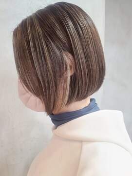 エリマ 横浜西口(elima) 横浜西口顔周りレイヤーカットくびれヘア切りっぱなしボブ30代