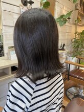 サリ(Sari) 外ハネ切りっぱなしボブ