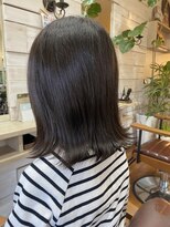 サリ(Sari) 外ハネ切りっぱなしボブ