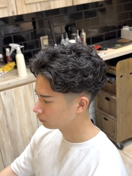 グルーマーズトウキョウ(GROOMER/S TOKYO) ラルフカール　フェード　海外風　センターパート　かきあげ