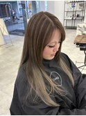 周りとの差ををつけれるコントラストなハイライトカラー