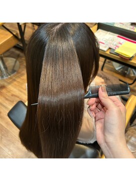 シキオリ(SHIKIORI) 髪をめくってもこのツヤ感◎