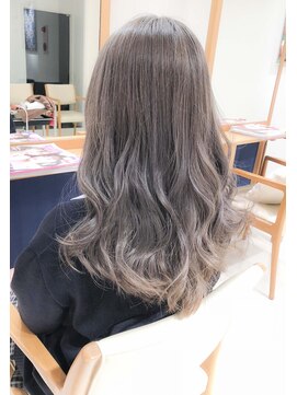 デイズ(days) カット＋アッシュグレージュブリーチ透明感カラーda410