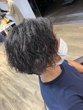 エヌプラス(N+) 波巻きツイストスパイラル刈り上げセンターパートサーフカール