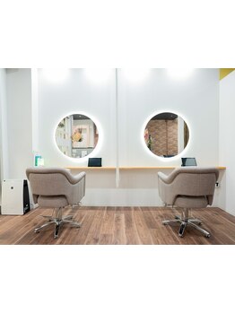 学生から大人女性まで幅広く対応◎ヘアケアマイスター取得のトップスタイリストがお悩みを解決へと導きます