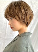 ショートカットショートボブミルクティーベージュカラー前髪あり