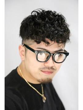 カーウォッシュバーバー(CARWASH BARBER) メンズツーブロックウルフアッシュブラックカルマパーマ