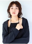 センターパートにニュアンスパーマでつくるお洒落ミディアム