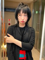 シティ(sity.)&nbsp;ハイレイヤーウルフ ミディアム ウルフカット 顔周りレイヤー