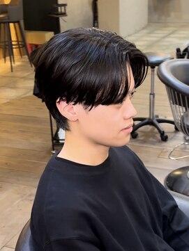 ミオ ベガ(Mio'' VEGA) 韓国風ニュアンスパーマでつくる毛流れセンターパート