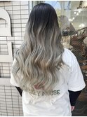《momoka》グラデーションホワイトシルバー30代ロングブリーチ