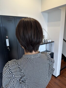 スリーバイザサロン(THREE by the salon) くびれショート