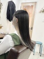 ホンネ(honne.) イヤリングカラー×ホワイトベージュ×フェミニンロング