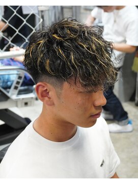 ヴェルゴ 沖浜店(vellgo) 金メッシュスペインカール！