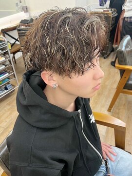 ネオリーブ クーロ メゾン 横浜(Neolive curro Maison) 波巻きスパイラル×ハイライト　ツイストパーマ[メンズ]